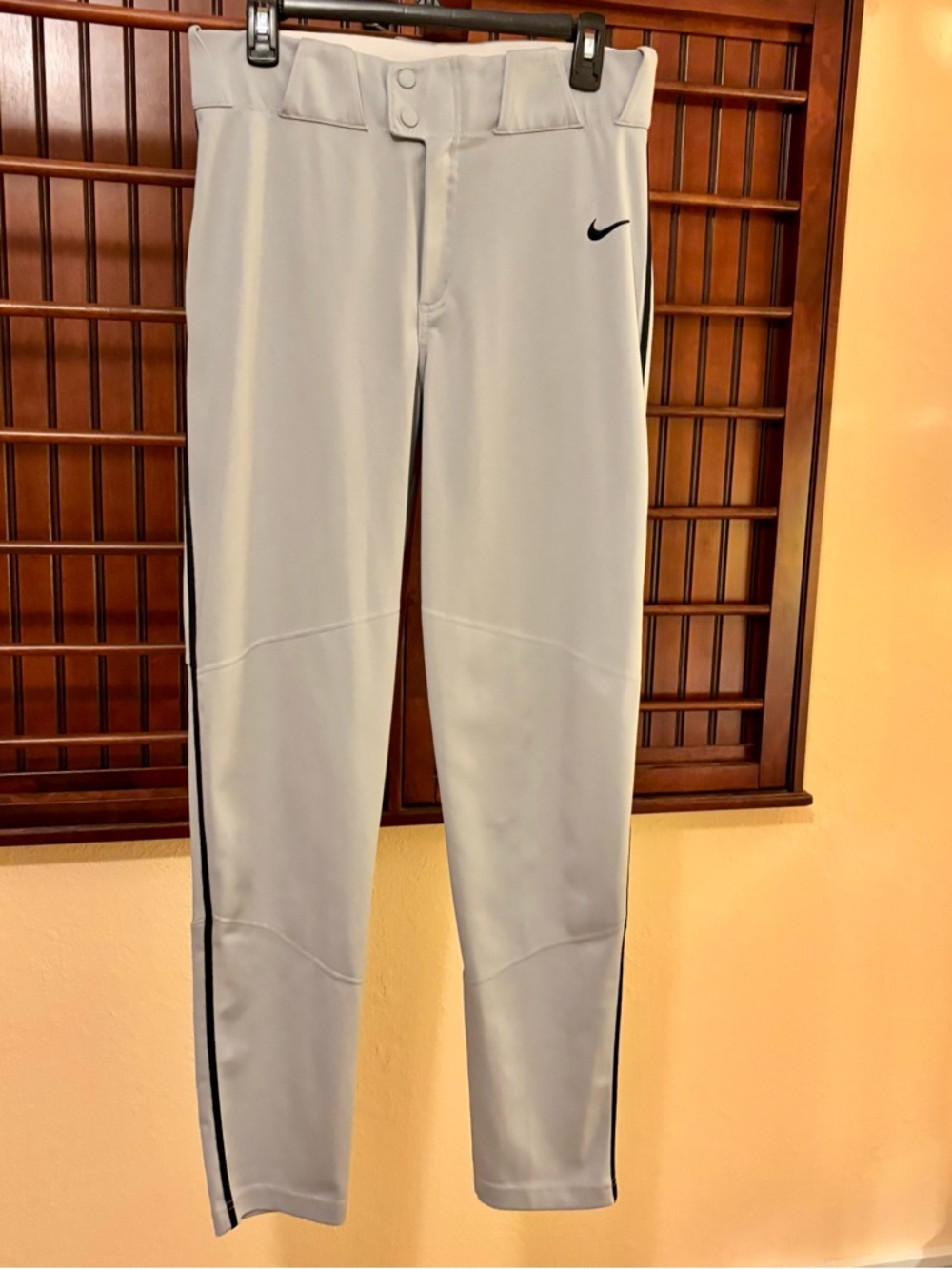 Nike Men’s Light Gray Joggers with Black Side Stripe